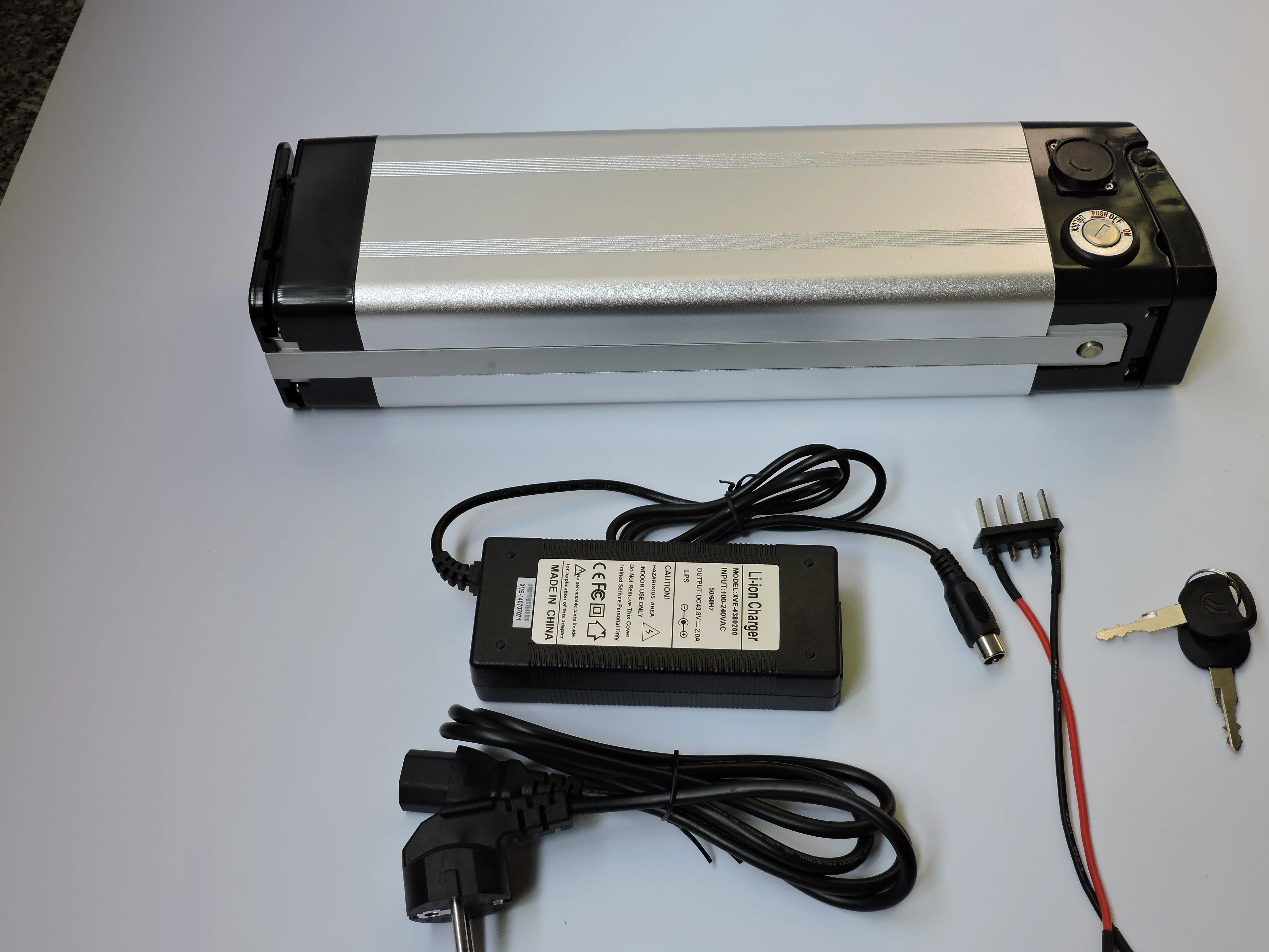 Verkauf 48V 15Ah Elektrische Fahrrad Batterie 4,0 Fett Reifen Beach Cruiser Bike Booster Fahrrad Falten Elektro-bike 48v 500W Ebike Batterie