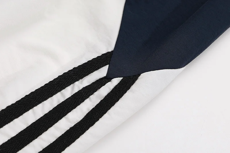 

[EAM] Loose Fit Blue Big Size Spliced Denim Jacket New Stand Collar Long Sleeve Women Coat Fashion Spring Autumn 2021 1DD4375