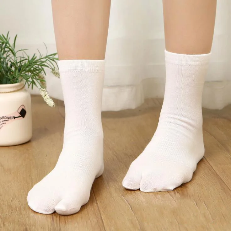 Косплей тапки Kamado Tanjirou в кимоно стиле из аниме "Demon Slayer: Kimetsu no Yaiba" с носками на два пальца для Хэллоуина.