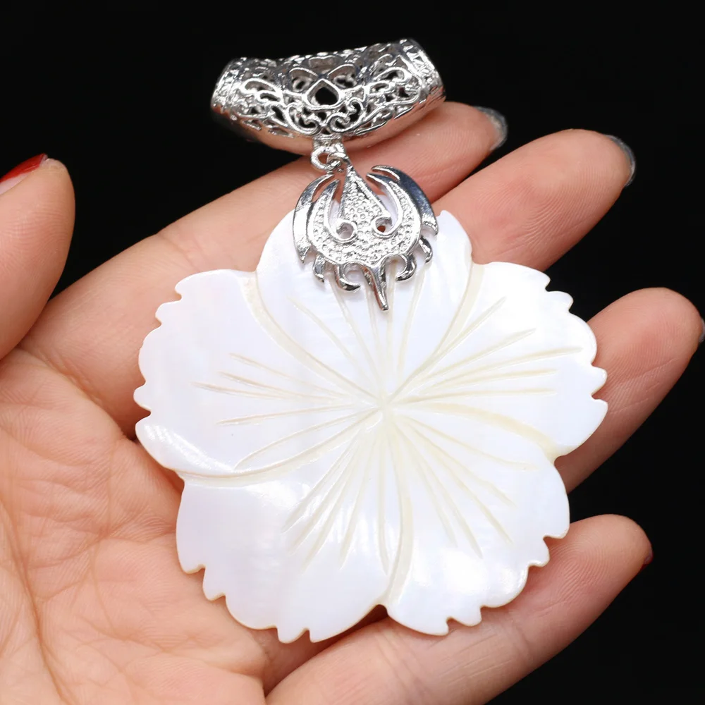 

Natural Pearl Shell Flower Pendant Charms Women Shell Pendant for Making DIY Jewelry Necklace Party Gift 55x55mm