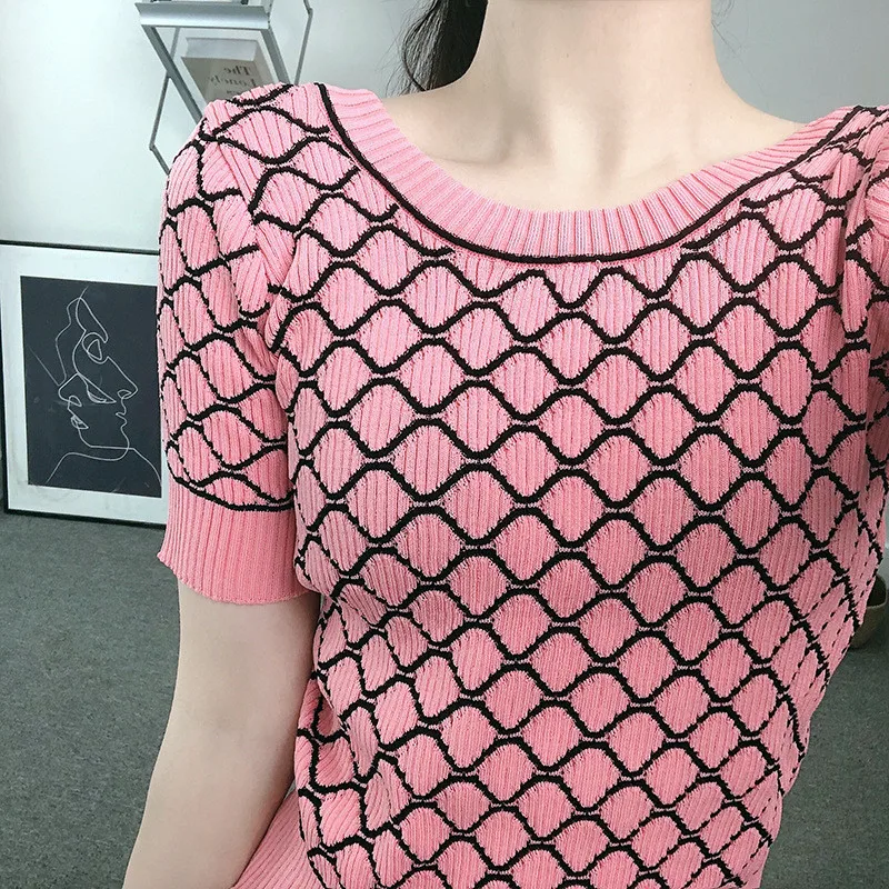 

French Style 2021 Spring And Summer New Corrugated Plaid Shirt Ladies Temperament U Back Beauty Short-Sleeved Sweater Top Women