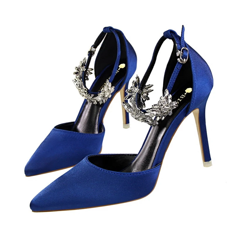 2019 с открытым носком на высоком каблуке из сатина и заостренным со стразами