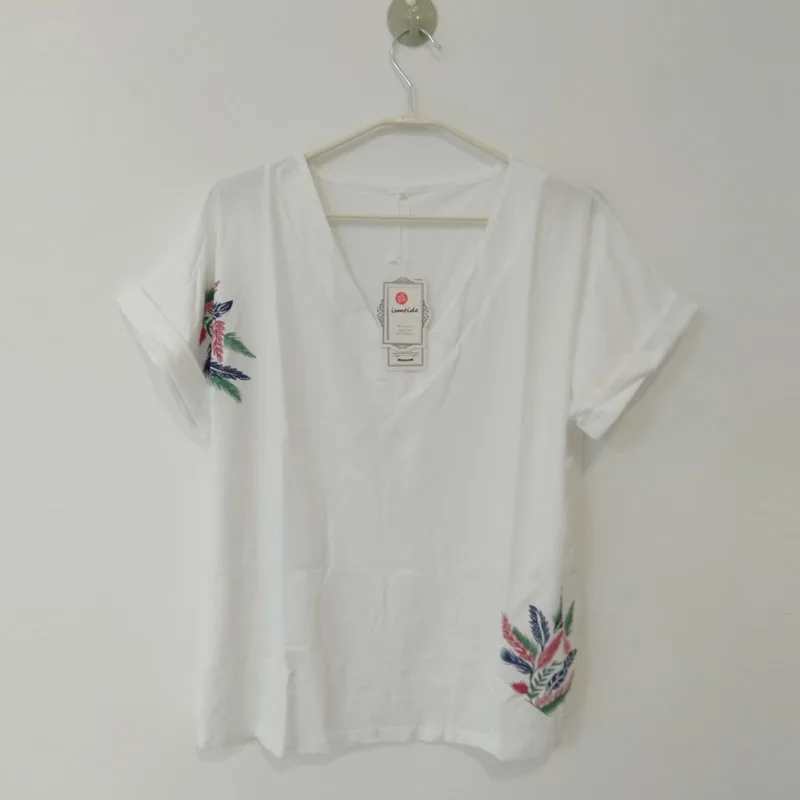 Женская футболка с v-образным вырезом и цветочным принтом серая розовая белая