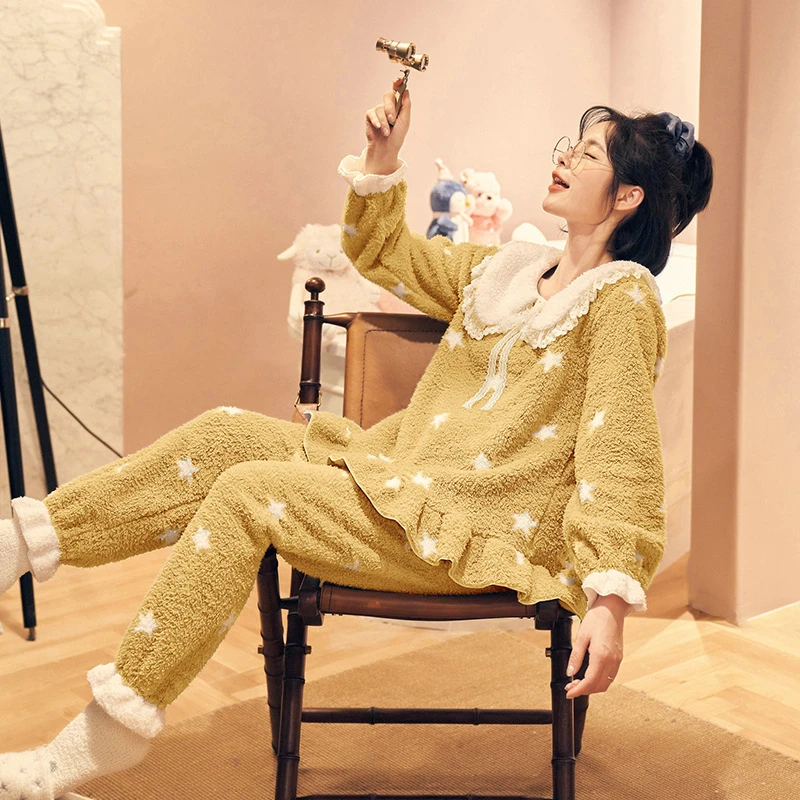 

Осенне-зимняя женская пижама со звездами и милым кукольным воротником из кораллового флиса с длинными рукавами толстый теплый костюм для д...