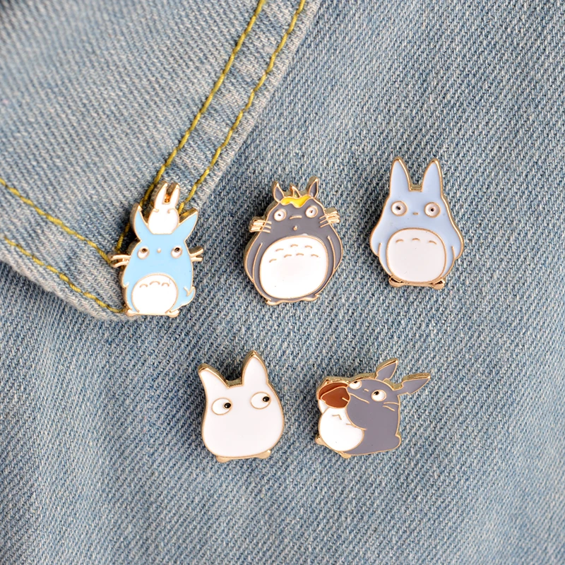 

My Neighbor Totoro Series Anime Brooch Kawaii Pet Animal Brooches for Women Men Bag Enamel Pins Badge Jewelry Gift Wholesale
