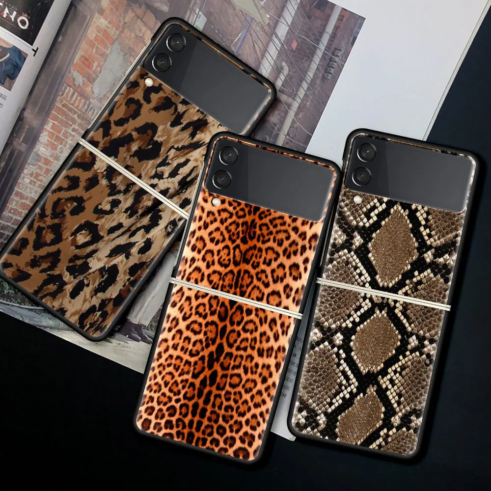

Snake Skin Tiger Texture Phone Case For Samsung Galaxy Z Flip 3 5G Cover Black Hard PC Housing Zflip3 Luxury Segmented Fundas