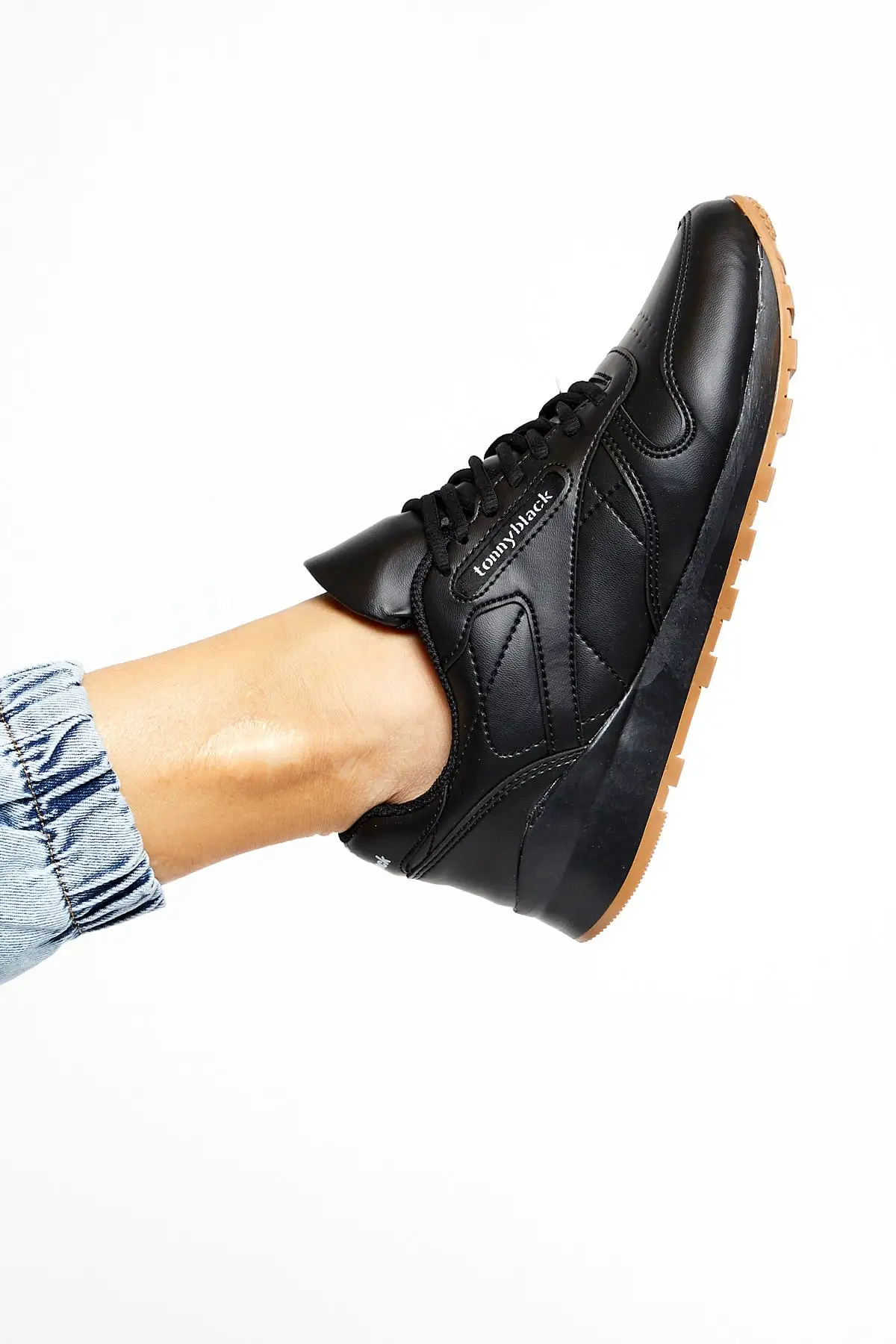 Спортивная женская обувь TONNY черного цвета повседневная Всесезонная для