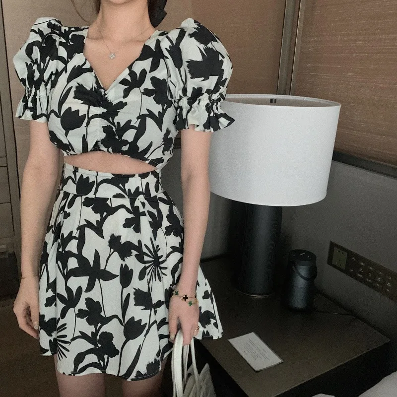 

Short Sleeve Navel Dress Summer Puff Sleeve Vintage Hollow Out Floral Print Sexy Femme Robe V-neck Mini Dress