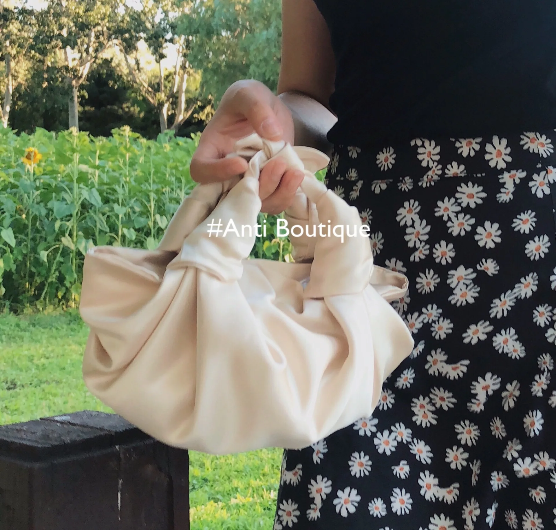 

Women Simple Dumplings Messenger Bag silk Designer Retro 2020 New Cloud Female Crossbody Shoulder Bag Tide Handbag Clutch Bag