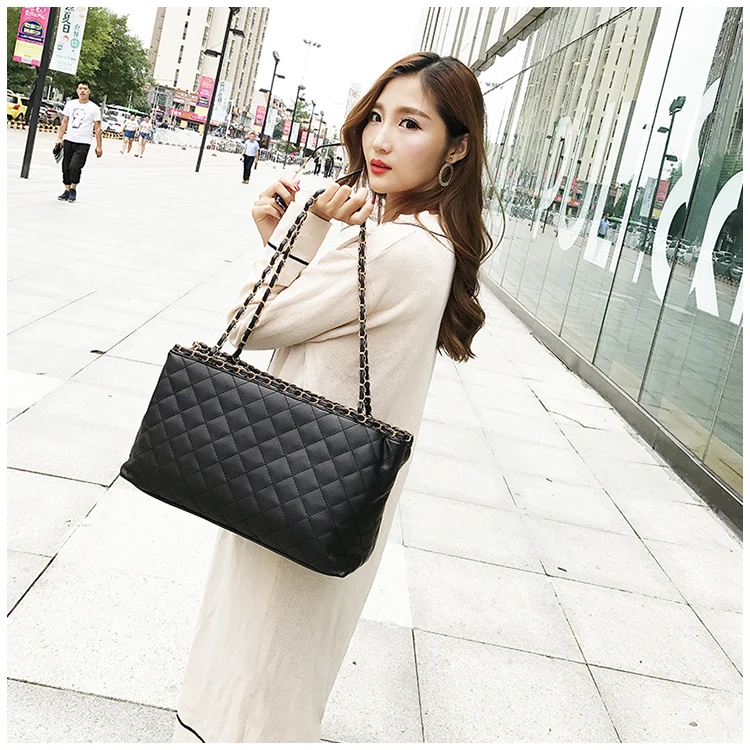 Женская сумка Большая вместительная кожаная кошелек черная стеганая через плечо