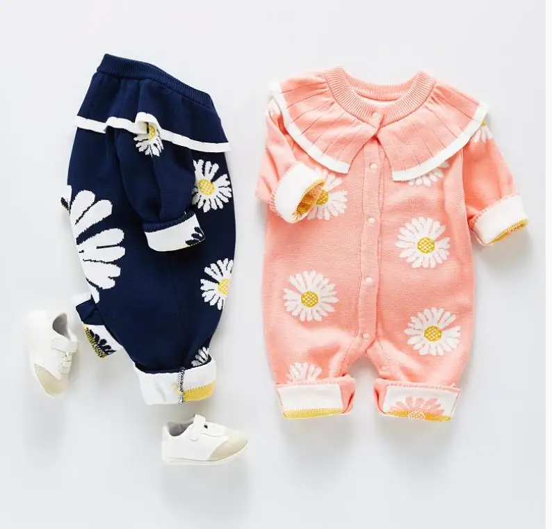

Super cute jumpsuit for baby knitwear 1