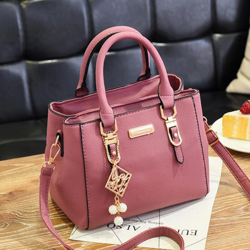 Новинка 2020 женская сумка с подвеской из бисера через плечо тиснением мессенджер