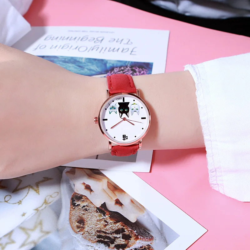 Новые модные простые женские кварцевые часы с мультяшным рисунком трех кошек в