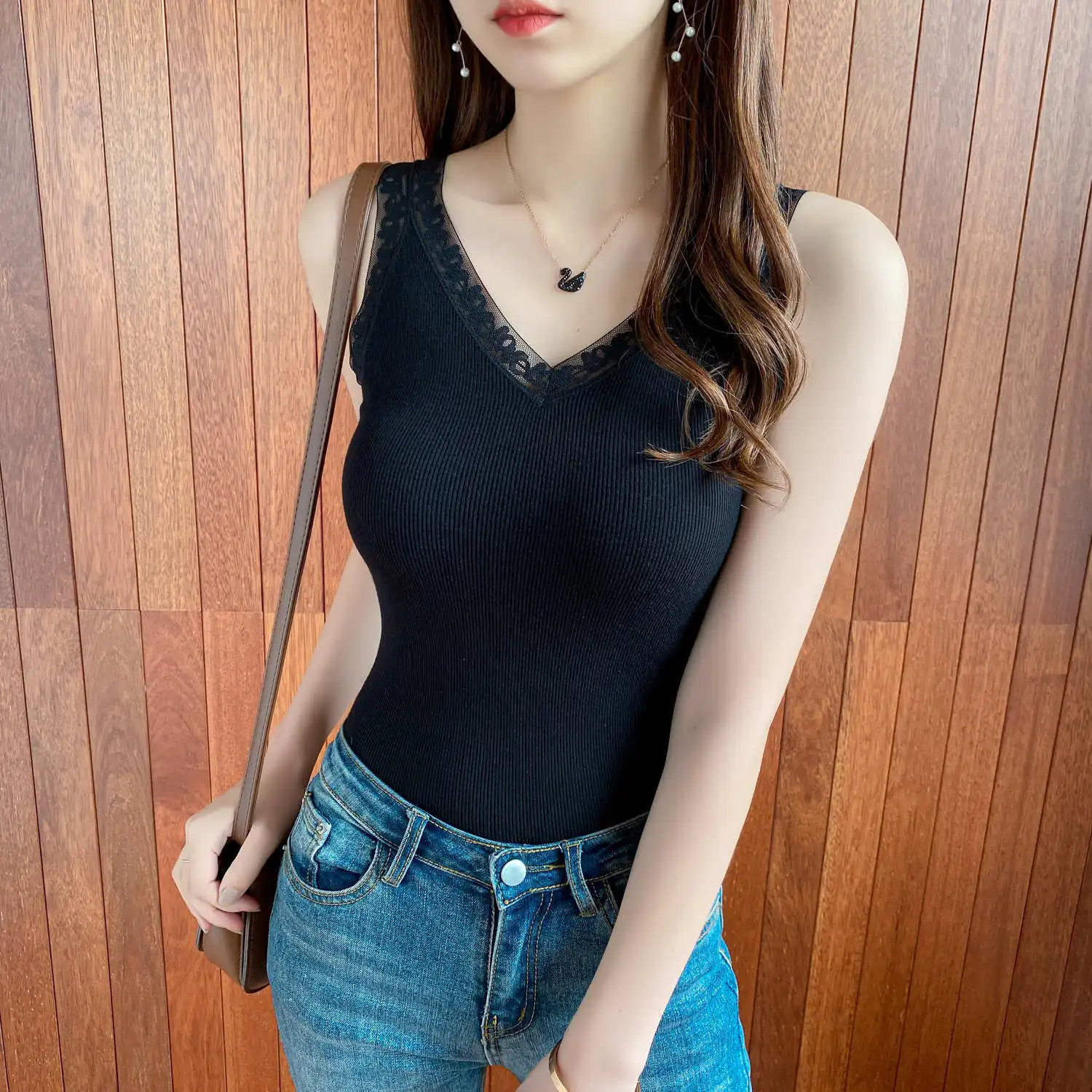

Women 2021 Autumn Winter New Fashion Lace Bottoming Vest Tops Female Sexy V-neck Slim Tops Ladies Thicken Warm Vest Tops D466