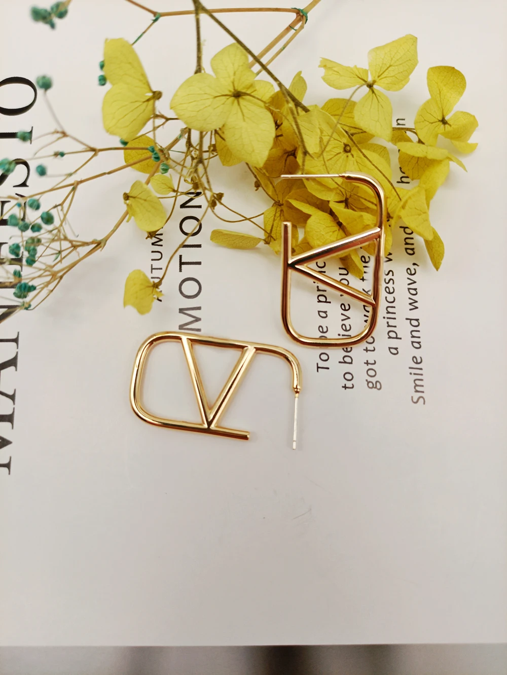 

Earrings Women's S925 Silver Needle Letter Gold Smooth Earrings Personality High-End Jewelry Stars With Luxurious Holiday Gift
