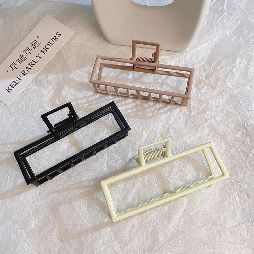 

Women Elegant Milk Tea Color Hollow Geometric Metal Hair Headband Hairpin Fashion Vintage Hair Claw Clips Hair Accessories O5s1