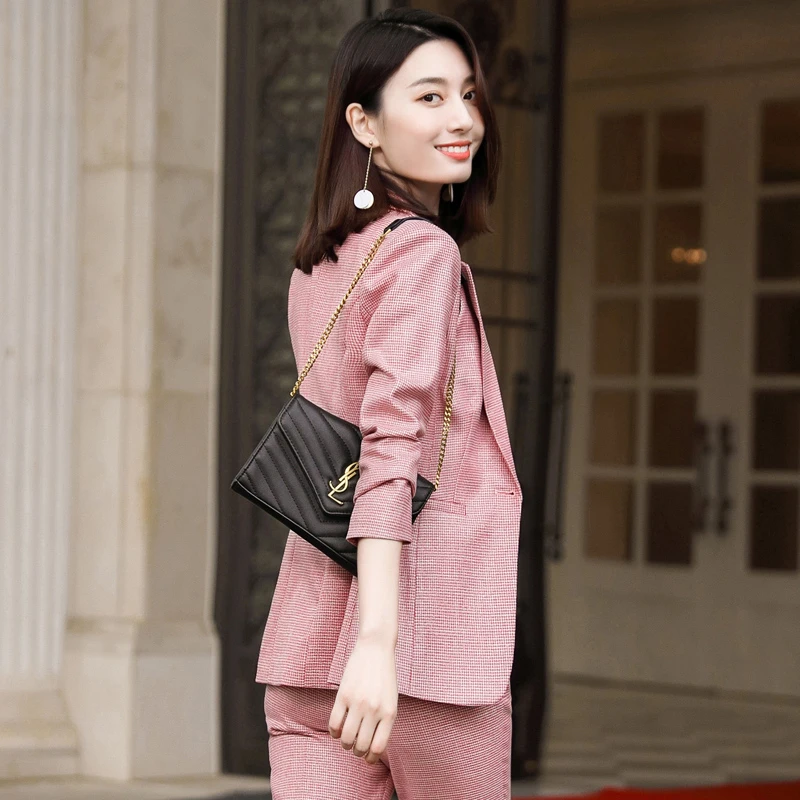 Женский деловой костюм из блейзера и жакета элегантный розовый с платьем жакетом