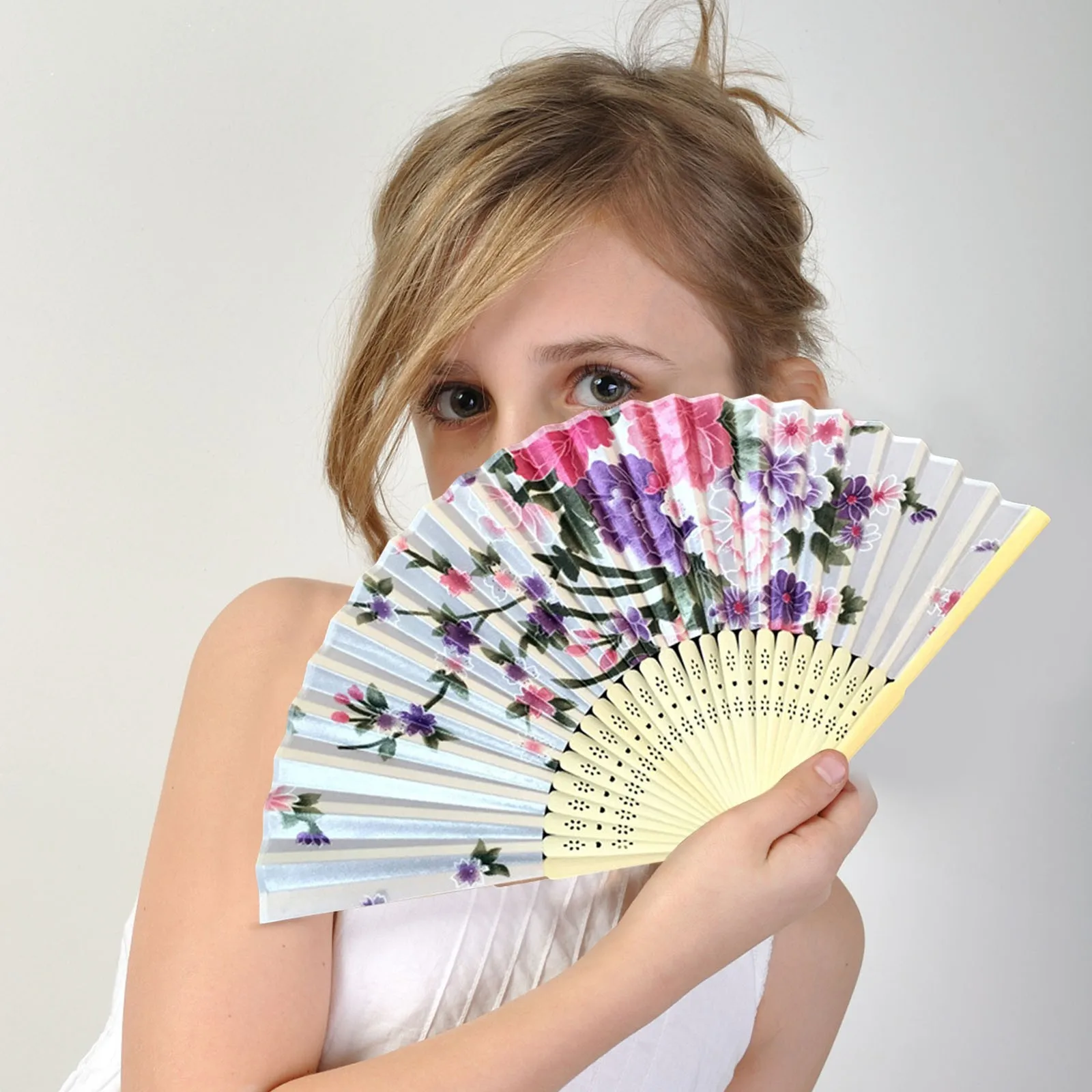 

Vintage Style Silk Folding Fan summer Silk Folding Fans with Bamboo Frames for Dancing Cosplay Wedding Party Folding Fan