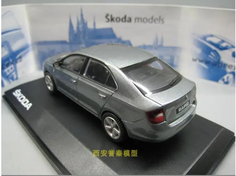 Высокое моделирование 1:43 сплав SKODA RAPLD модель автомобиля, раздвижные детские игрушки