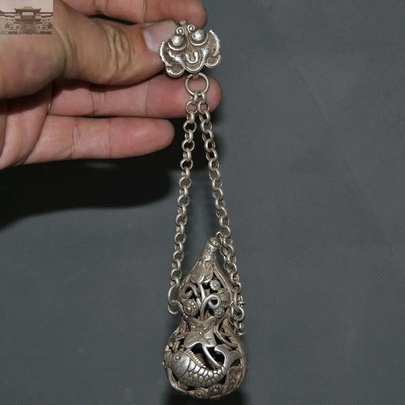 

Collect Ancient Old Tibet Silver Wealth Fish Gourd Hollow Amulet Sachet Pendant