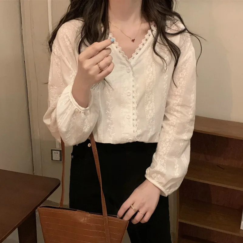 

Ladies Long Sleeve Elegant Shirts New Arrival 2021 Korean Style Lace V-neck All-match Loose Women White Casual Blouse Shirt T011