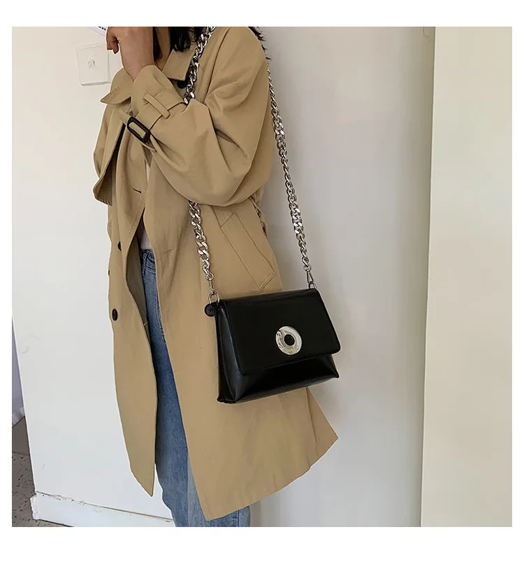 Женские сумки известного бренда женская сумка-мессенджер с толстыми цепочками