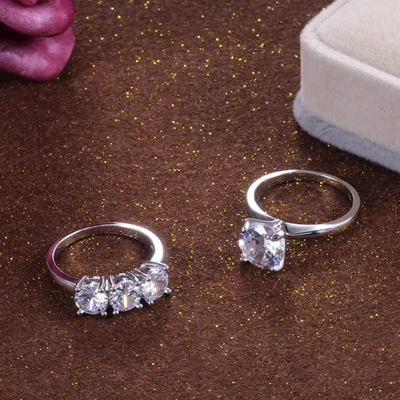 Набор Колец Huitan для невесты женщин сверкающие аксессуары с фианитами 2 шт.