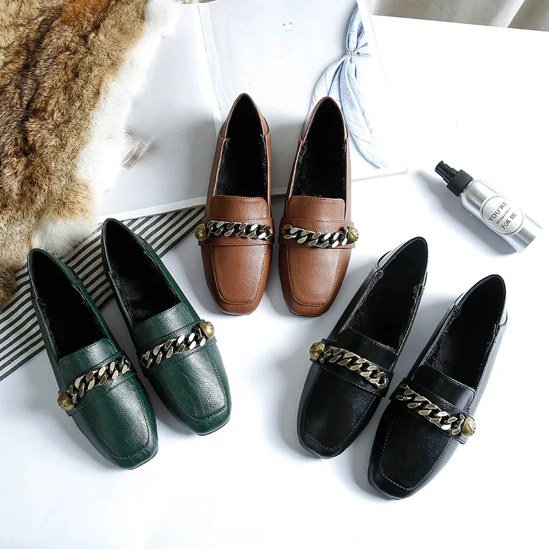 На резиновой подошве украшенные металлическими цепочками Туфли оксфорды в