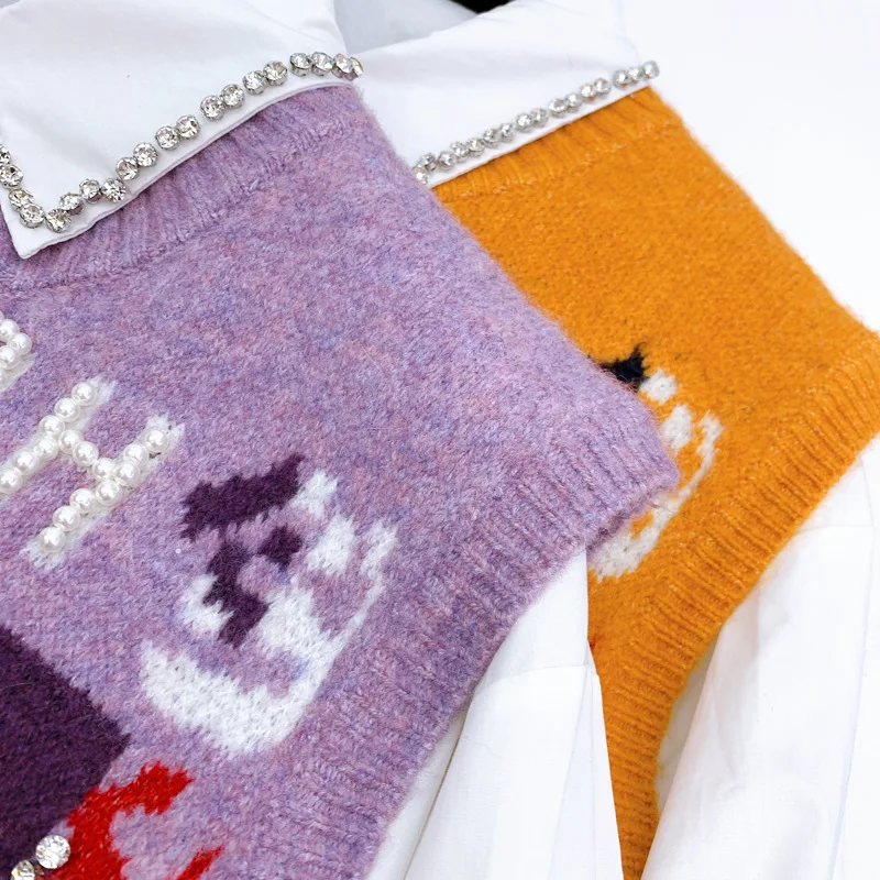 

2021 Spring Women Vintage Two Elks Letters Print Embroidery Knitted Vest Rhinestone Collar Long Sleeve White Shirt Two Piece Set