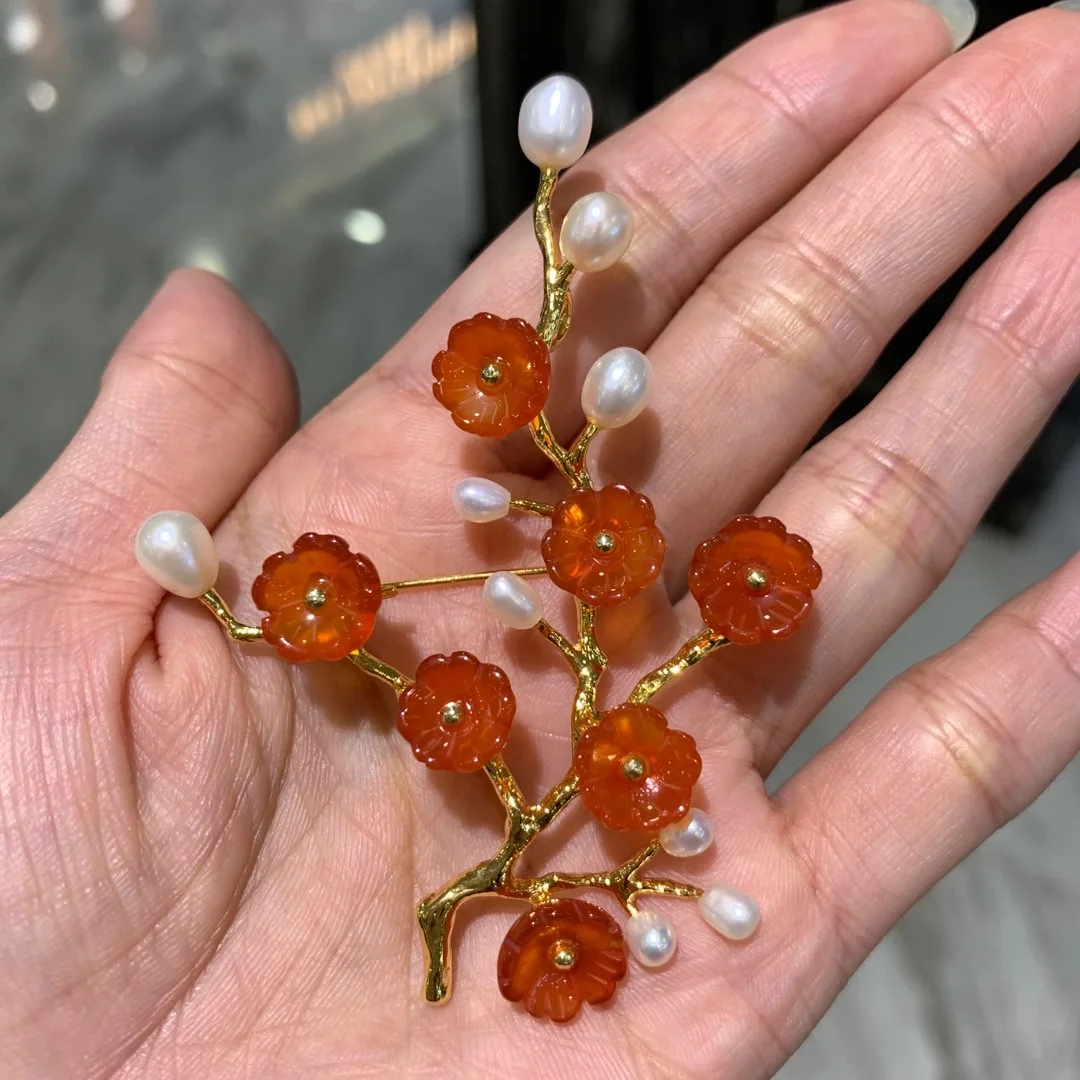 Женская Брошь с натуральным пресноводным жемчугом и полудрагоценным камнем 75 х50