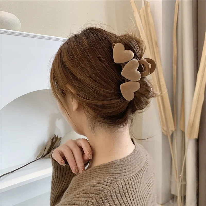 

Плюшевые бархатные аксессуары для волос Love осень-зима шпилька для волос для девушек зажим для задней головки большой зажим для волос с акул...