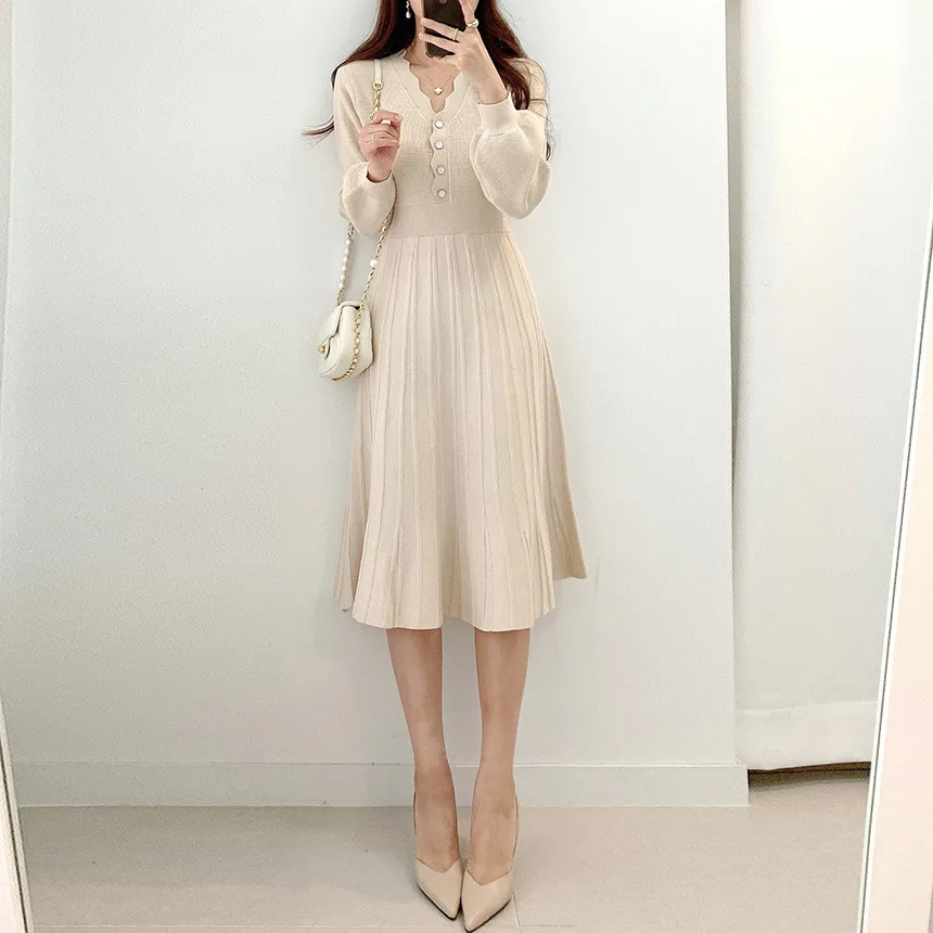 

2021 New Autumn Long Sleeve Slim Woman Sweater Dresses Knitted Vintage Elegant Beige Midi Dress One-Piece Woman Pleated Dress