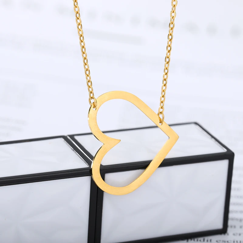 

Fashion Hollow Heart Choker Necklaces For Women Wholesale Stainless Steel Necklace Heart Dainty Charm Pendant Necklace Gift