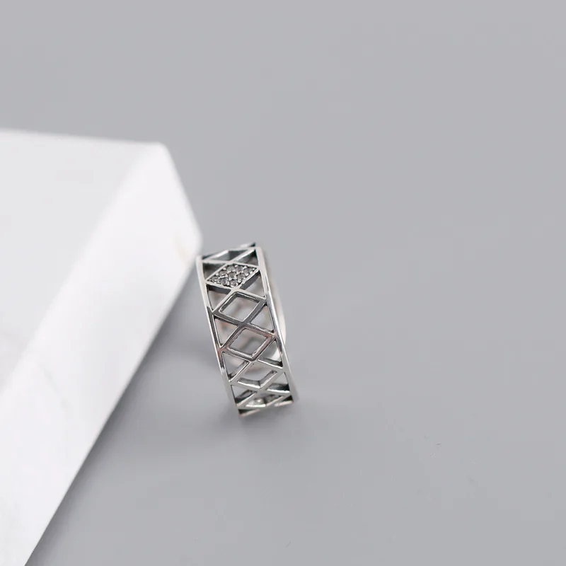 

Retro Fashion Hip Hop 925 Sterling Silver Diamond Lattice Stitching Ring Simple Unisex Personality Accessories