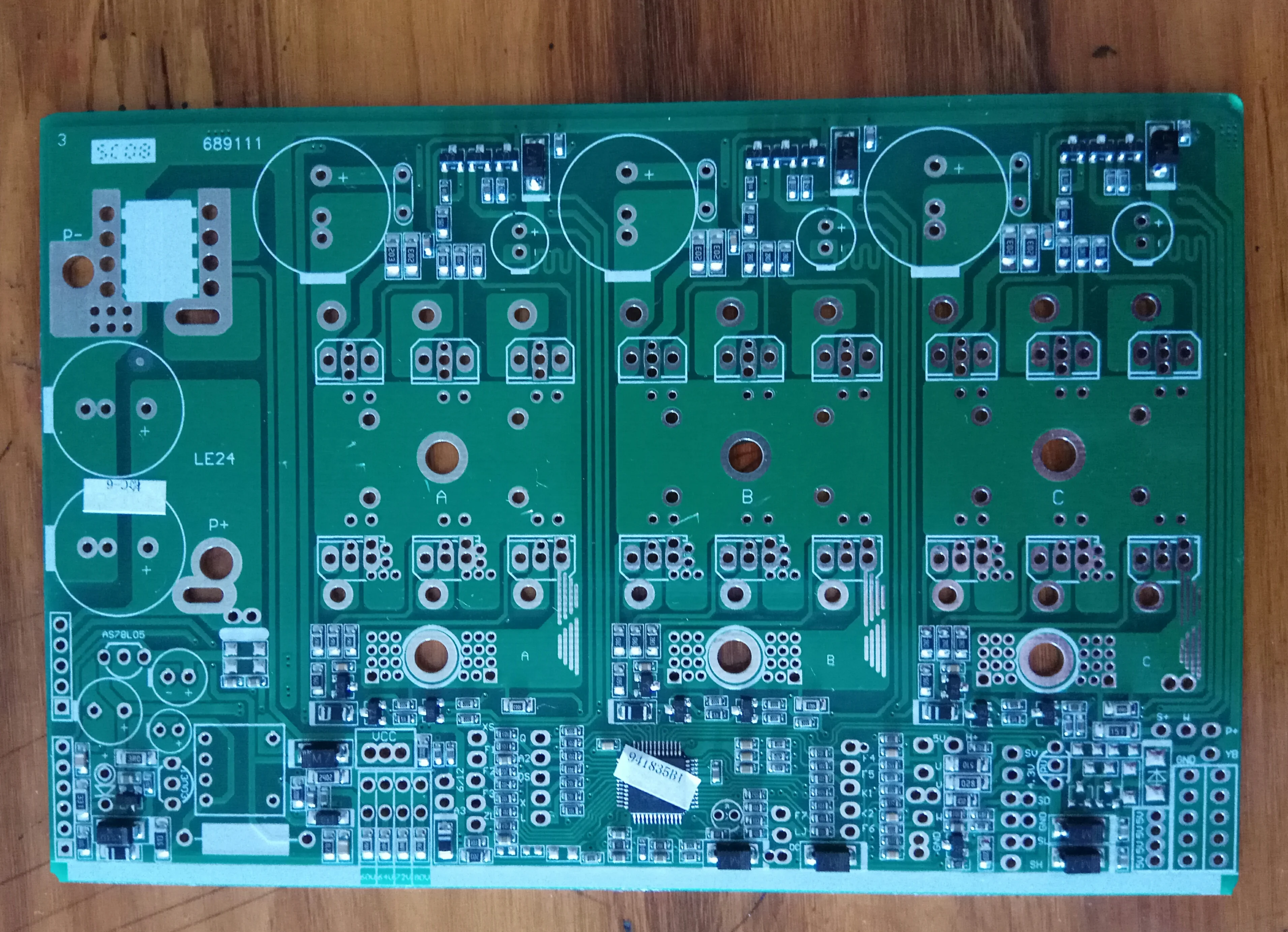 18 небольших двухрядных самообучающихся бесщеточных дифференциальных моторов