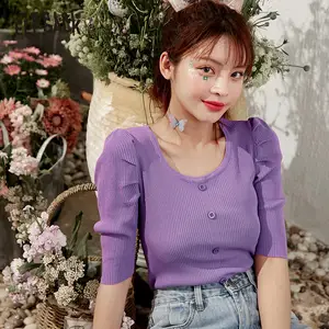 Женская трикотажная футболка ELFSACK, белая сплошная шикарная Повседневная футболка с пуговицами, модель 2020 года, летние однотонные корейские топы на каждый день