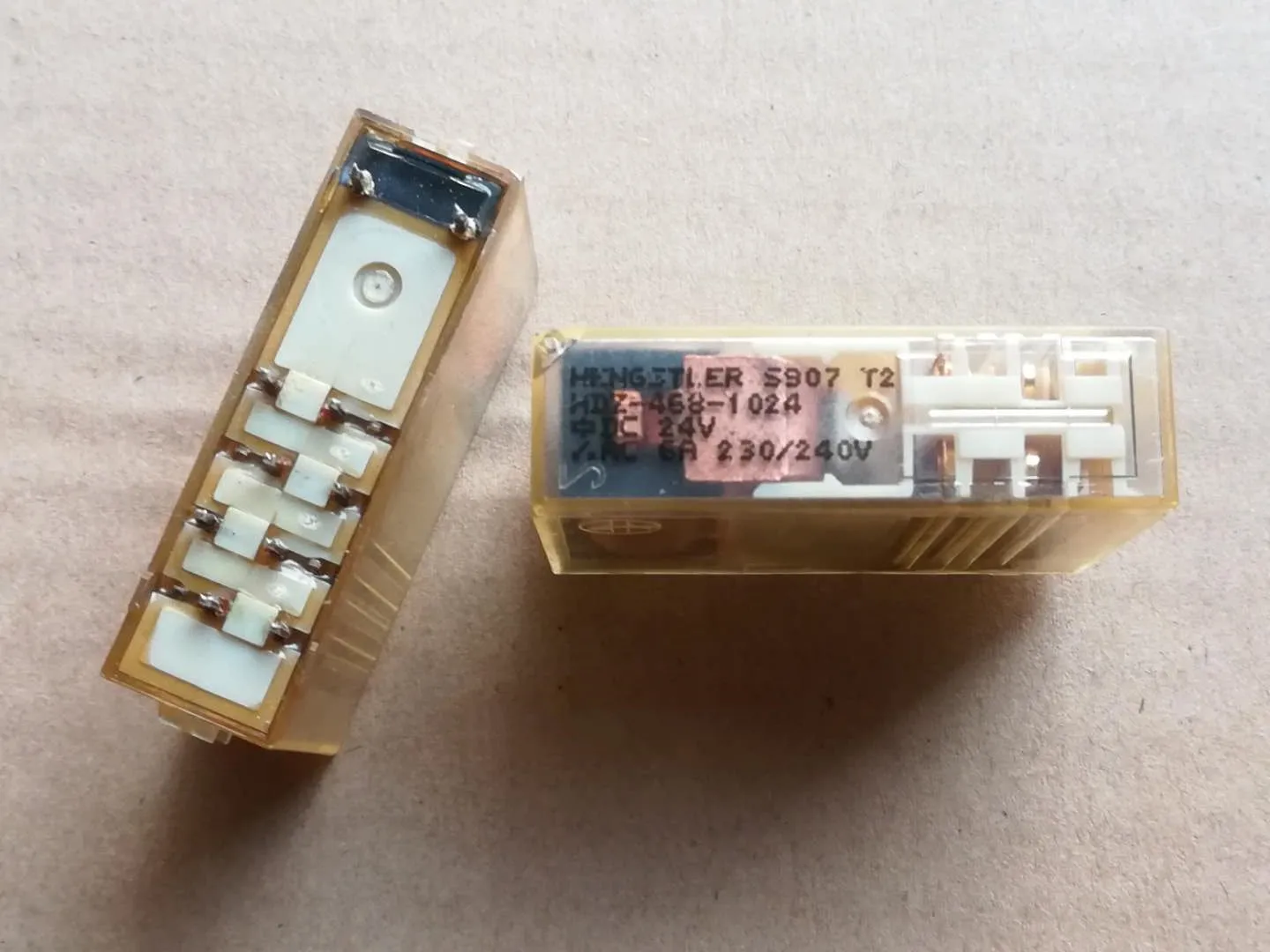 

Реле безопасности HDZ-468-1024 24VDC HDZ 468 1024 HDZ4681024 24VDC DC24V 24V