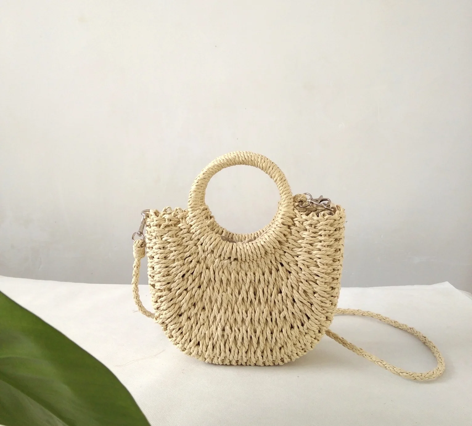 2021 Straw Woven Handbags Women Round Circular Rattan Bag New Beach Tote Shoulder Bags Female's Fashion Traveling Bag