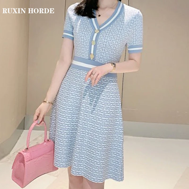 

Женское трикотажное мини-платье трапециевидной формы, элегантное темпераментное платье из смешанного человеческого шелка с V-образным выр...