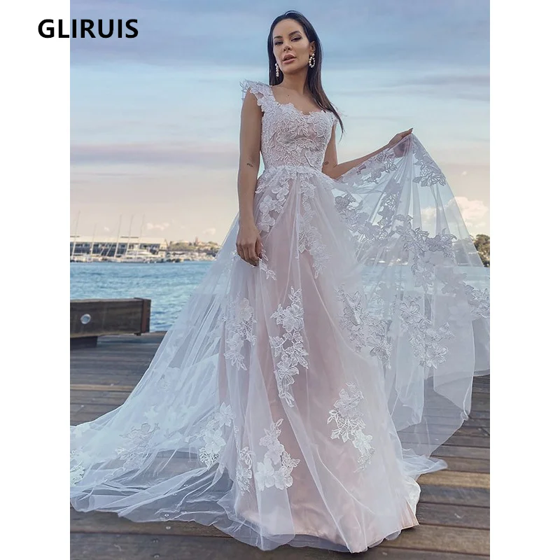 

Свадебное платье с коротким рукавом, круглым вырезом и аппликацией