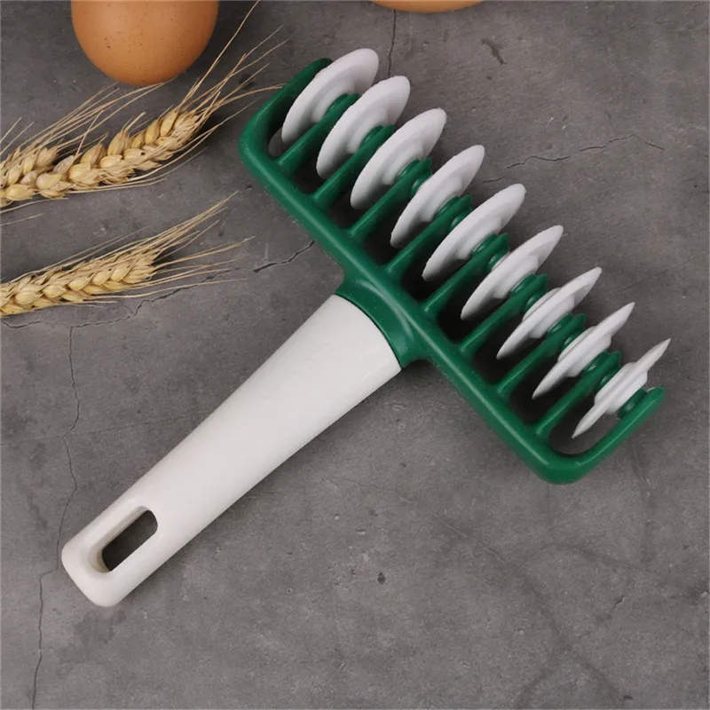 

1Pcs Noodles Cutter Kitchen Tool Multi Function Roller Dockers Dough Cutter Plastic Noodle Knife Pasta Instant Noodles Maker