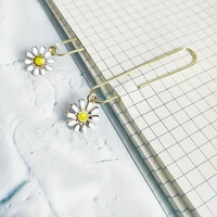 tutu 5pcsbox daisy flower bookmark paper clip metal material bookmarks for book stationery school office supplies h0338