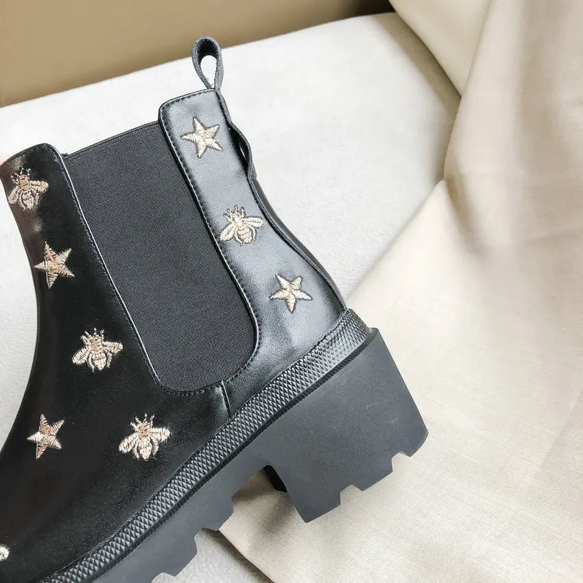 Новинка 2019 г. женские ботинки Челси с вышивкой ботильоны из коровьей кожи на