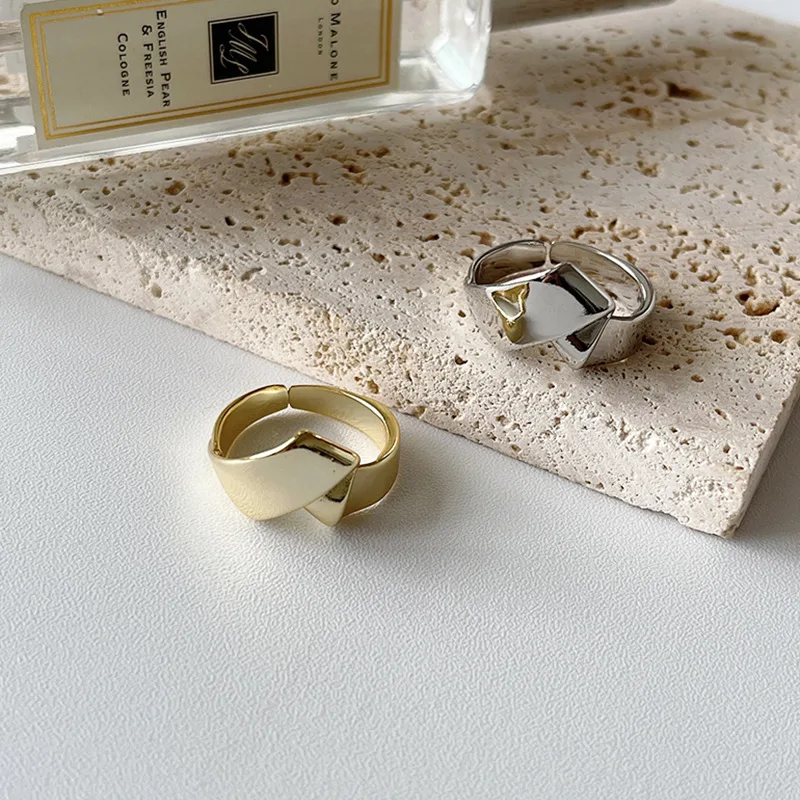 

2021 New Creative Folding Line Rings for Woman and Man Open To Adjust Golden Geometric Casual Ring Jewelry Wholesale Rings