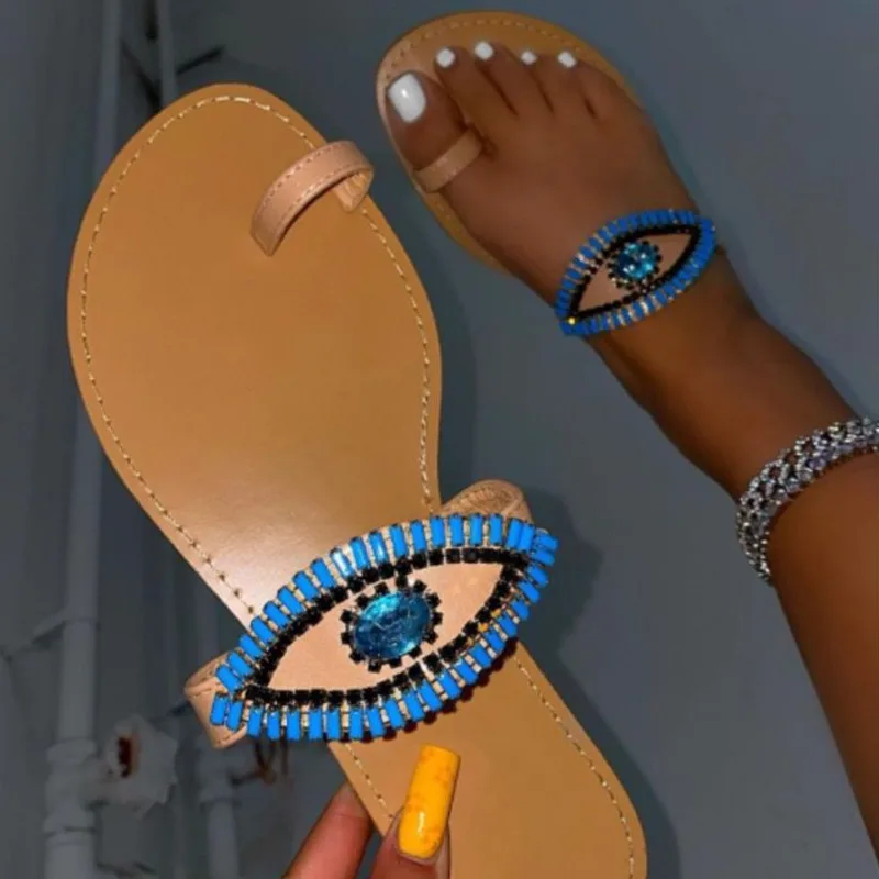 

Женские шлепанцы 2021 Стразы глаза Модные женские сандалии с круглым носком плоские Тапочки большого размера с драгоценными камнями Мультяшные Тапочки