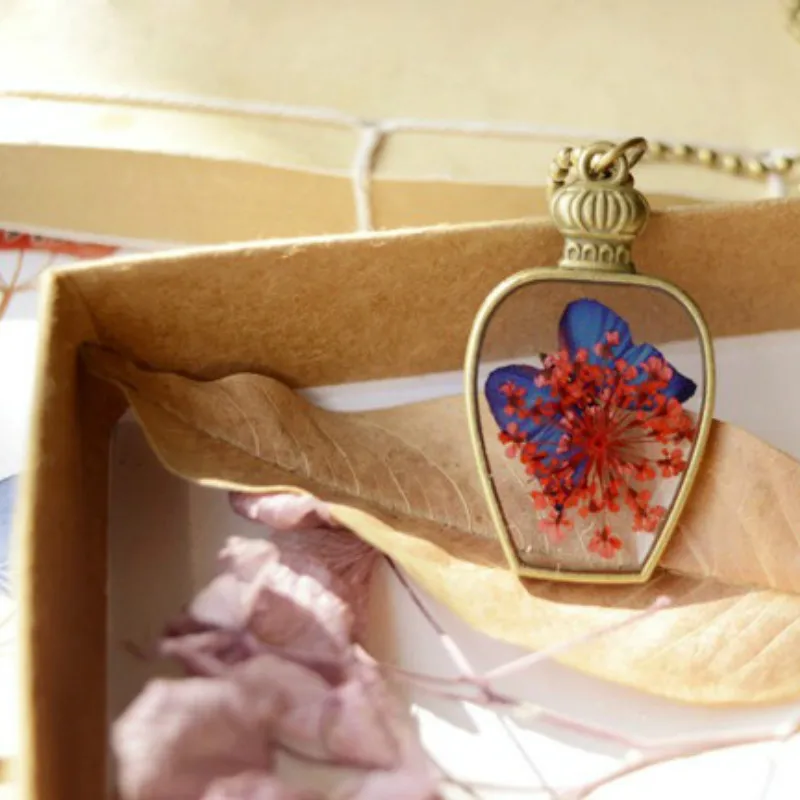 

Natural Dried Flowers Antique Bottle Butterfly Handmade Necklace Sweater Chain Chain Necklace Necklace Women Jewelry