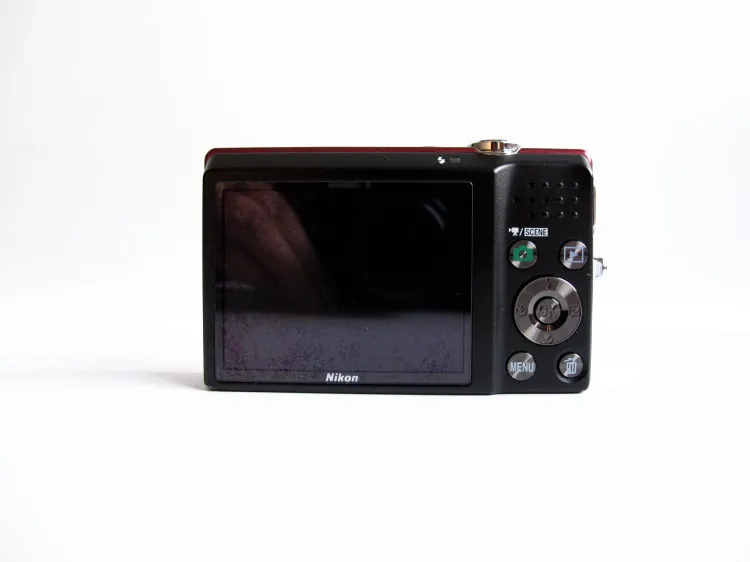 Б/у Специальная цена! Цифровая камера Nikon Coolpix S570 12 МП с 5 кратным широкоугольным