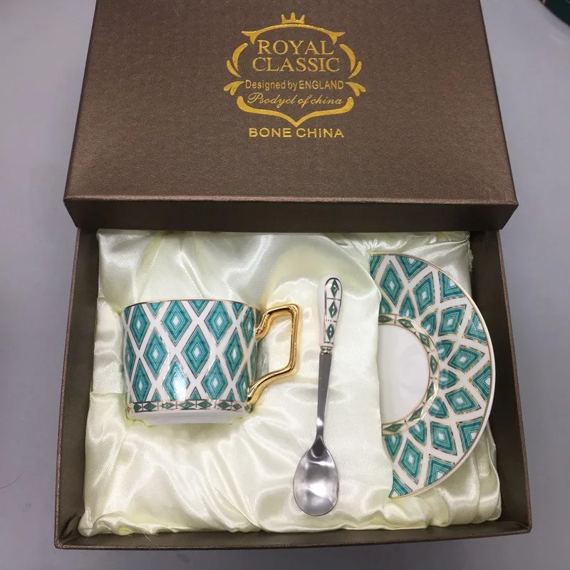 

Набор керамических кофейных чашек в европейском стиле, 200 мл, с ложкой, костяной фарфор, чашки для послеобеденного чая, набор для завтрака, кр...