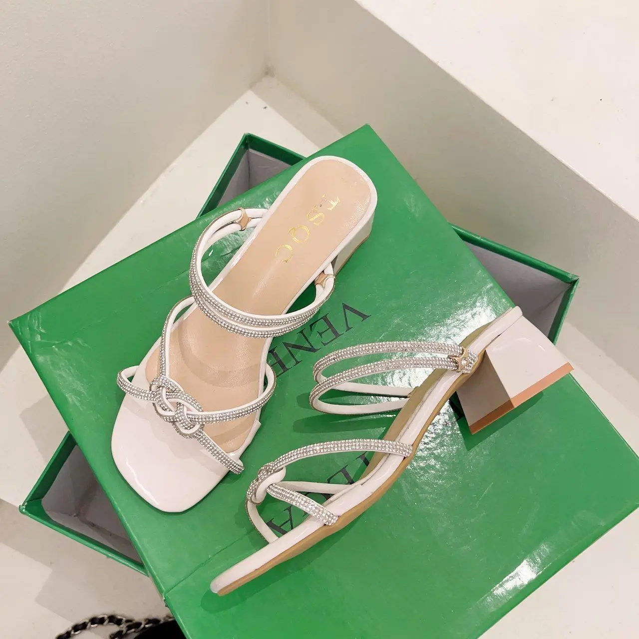 Женские босоножки Новинка лета 2021 стразы ремешок средний каблук массивный