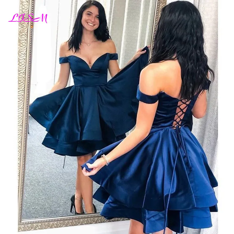 Купи Satin A-Line Homecoming Party Gowns Lace Up Back Formal Party Dress Sexy Off the Shoulder Short Prom Dresses за 4,578 рублей в магазине AliExpress